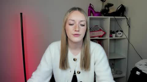 evelynblond online show from March 20, 2:11 pm