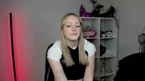 evelynblond online show from March 26, 1:57 pm