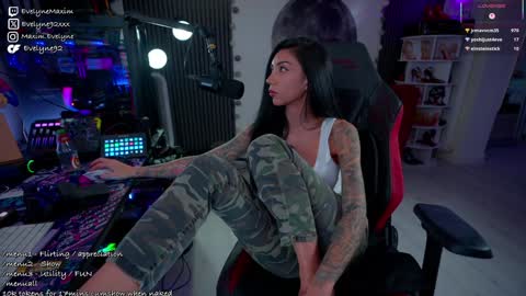 Evelyne online show from March 10, 9:08 pm