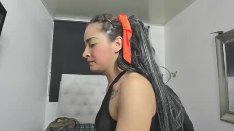 Snapshot of evelynesex chatting on October 16, 2:58 am Evelyne online show from October 16, 2:58 am