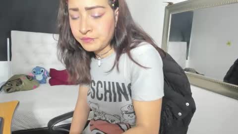 Snapshot of evelynesex chatting on October 2, 5:01 am Evelyne online show from October 2, 5:01 am