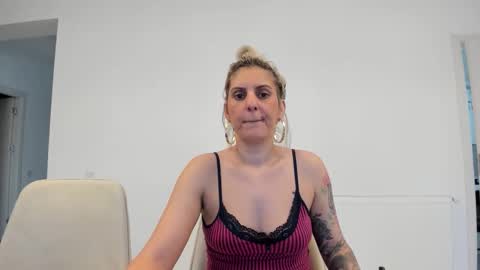 evelynevyyy online show from March 4, 6:31 am