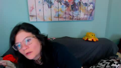 Everly online show from April 22, 7:55 pm