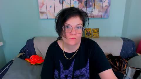 Everly online show from February 22, 2:18 pm