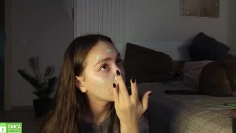 Snapshot of evi_woow chatting on October 25, 6:43 am evi_woow online show from October 25, 6:43 am