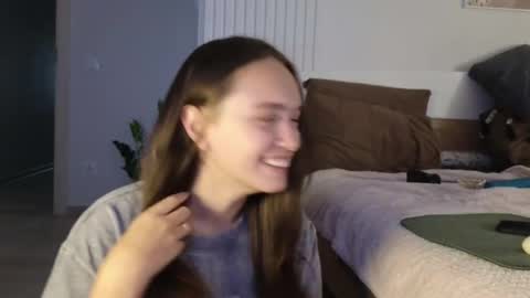 Snapshot of evi_woow chatting on September 18, 12:53 am evi_woow online show from September 18, 12:53 am