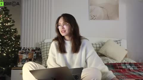 Snapshot of evi_woow chatting on January 6, 7:56 pm evi_woow online show from January 6, 7:56 pm