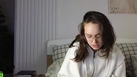 Snapshot of evi_woow chatting on December 11, 7:57 pm evi_woow online show from December 11, 7:57 pm