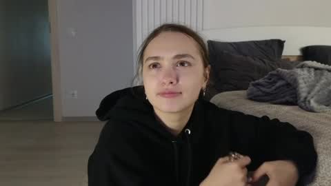 evi_woow online show from April 14, 10:10 pm