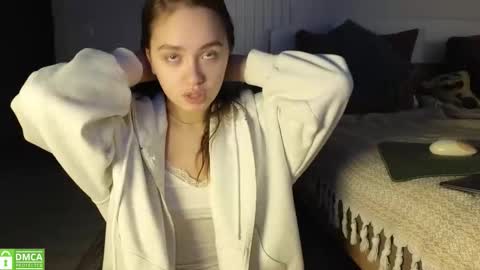 Snapshot of evi_woow chatting on October 21, 2:15 am evi_woow online show from October 21, 2:15 am