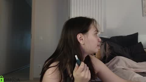 Snapshot of evi_woow chatting on February 6, 8:45 pm evi_woow online show from February 6, 8:45 pm