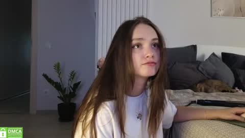 Snapshot of evi_woow chatting on October 28, 9:08 pm evi_woow online show from October 28, 9:08 pm