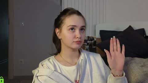 Snapshot of evi_woow chatting on February 2, 11:32 pm evi_woow online show from February 2, 11:32 pm