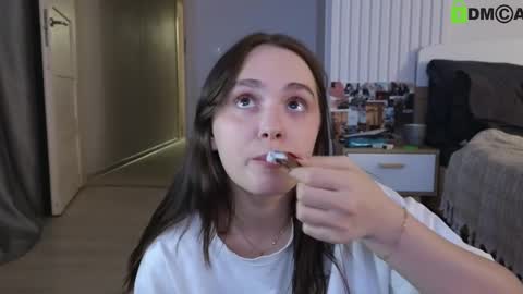 Snapshot of evi_woow chatting on March 2, 11:28 pm evi_woow online show from March 2, 11:28 pm