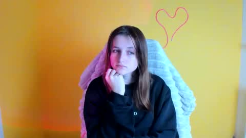 Evie online show from November 14, 6:35 am