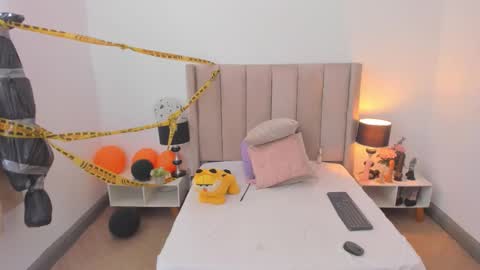 Snapshot of evvaa_moon chatting on October 11, 2:20 pm evvaa_moon online show from October 11, 2:20 pm
