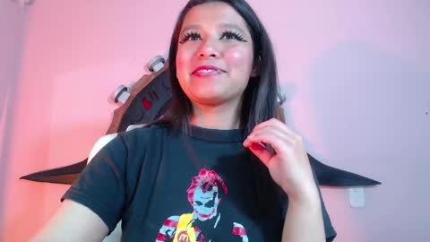 Snapshot of evybubbles_ chatting on October 20, 3:59 pm Im Evy online show from October 20, 3:59 pm