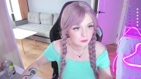 Snapshot of exhoneyangel chatting on October 13, 11:35 am Amy online show from October 13, 11:35 am