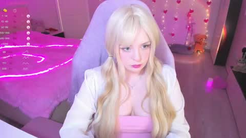 Snapshot of exhoneyangel chatting on March 10, 9:23 am Amy online show from March 10, 9:23 am