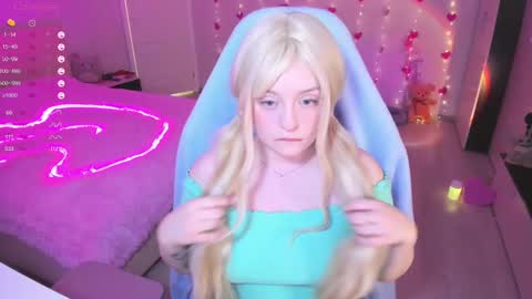 Snapshot of exhoneyangel chatting on March 7, 8:45 am Amy online show from March 7, 8:45 am