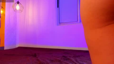ey_im_simone_ online show from May 31, 1:39 pm