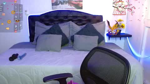 eymmy_24 online show from October 20, 1:08 am