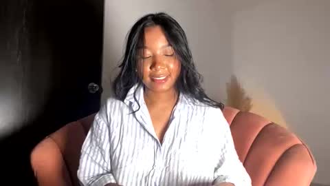 Thianna online show from November 1, 2:10 pm