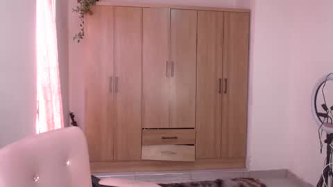 fairylatin online show from February 4, 7:11 pm