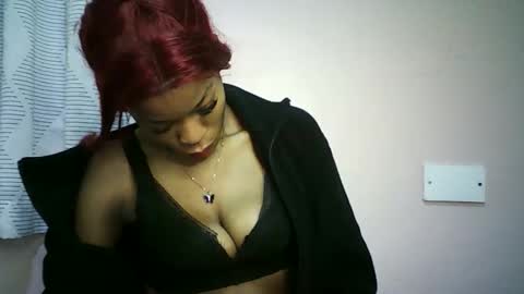 faizah_ online show from April 28, 2:27 am