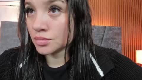 Snapshot of falaksweet_ chatting on February 14, 12:25 pm Leila.... online show from February 14, 12:25 pm