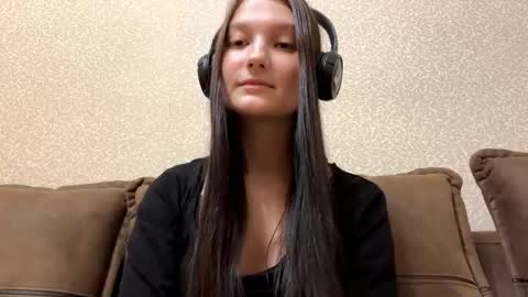 Aurora 18yo online show from November 5, 10:42 am
