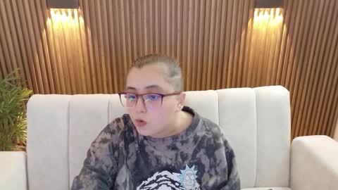 Feelena online show from December 1, 6:10 pm