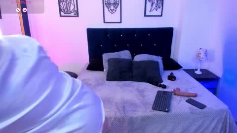 Snapshot of felinagrrr chatting on October 19, 4:20 pm felina online show from October 19, 4:20 pm