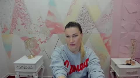 fennec_fox_ online show from April 17, 10:39 am