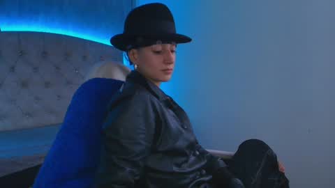   online show from October 4, 2:22 pm