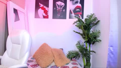 Snapshot of fiorellasantamaria chatting on September 18, 10:52 pm fiore online show from September 18, 10:52 pm