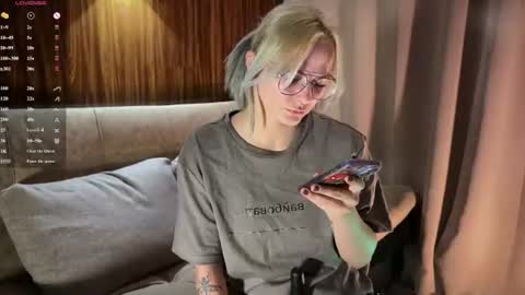 flekke_vihals online show from July 11, 9:15 pm