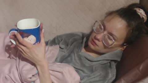 say meow and send tip  online show from April 10, 4:13 pm