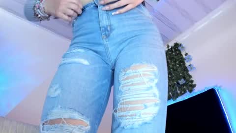 lia online show from February 7, 6:13 pm