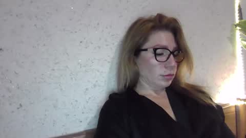 fox_red_lady7 online show from January 22, 7:03 pm