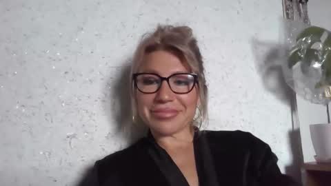 fox_red_lady7 online show from April 7, 7:32 am