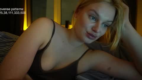 i am your baby Alien  online show from November 17, 1:06 am