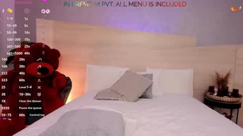 Snapshot of foxxyclarise chatting on October 7, 10:25 pm Clarise online show from October 7, 10:25 pm