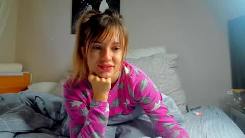 Snapshot of foxy_blond chatting on October 10, 1:10 am Foxy online show from October 10, 1:10 am
