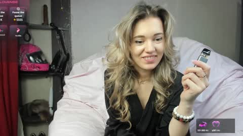 Snapshot of foxy_blond chatting on February 4, 3:33 am Foxy online show from February 4, 3:33 am