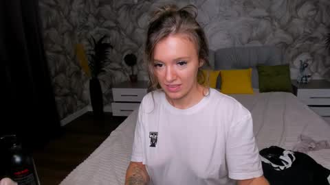 Snapshot of foxy_blond chatting on February 26, 1:43 pm Foxy online show from February 26, 1:43 pm