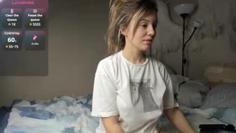 Snapshot of foxy_blond chatting on February 19, 3:17 am Foxy online show from February 19, 3:17 am