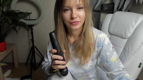 Snapshot of foxy_blond chatting on September 18, 12:20 am Foxy online show from September 18, 12:20 am