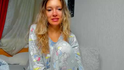Snapshot of foxy_blond chatting on September 30, 12:16 am Foxy online show from September 30, 12:16 am