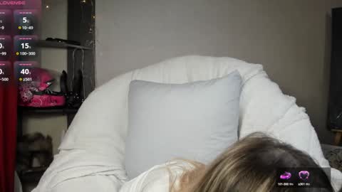 Snapshot of foxy_blond chatting on February 1, 3:30 am Foxy online show from February 1, 3:30 am